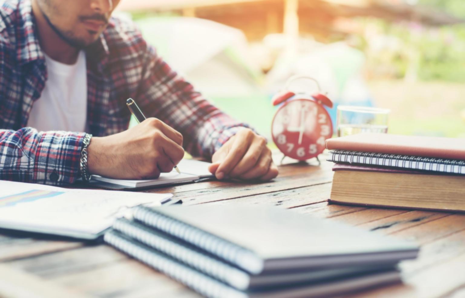 Sistem interactiv de teste și quiz-uri pentru învățarea SEO local cu feedback instant